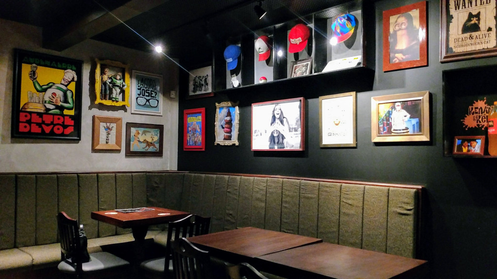 Ambiente Friends - The House Ribeirão Preto com sofá Central Perk
